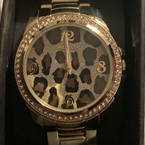 Leopard gold watch